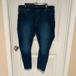 Levi Strauss pull on skinny jeans, size 20 Short